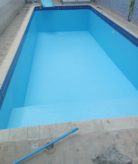 Piscina Fundo Claro · Residencial