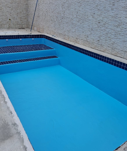 Piscina Escada Suspensa