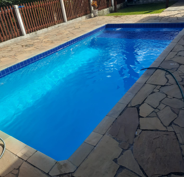 Piscina Lateral · Jardim